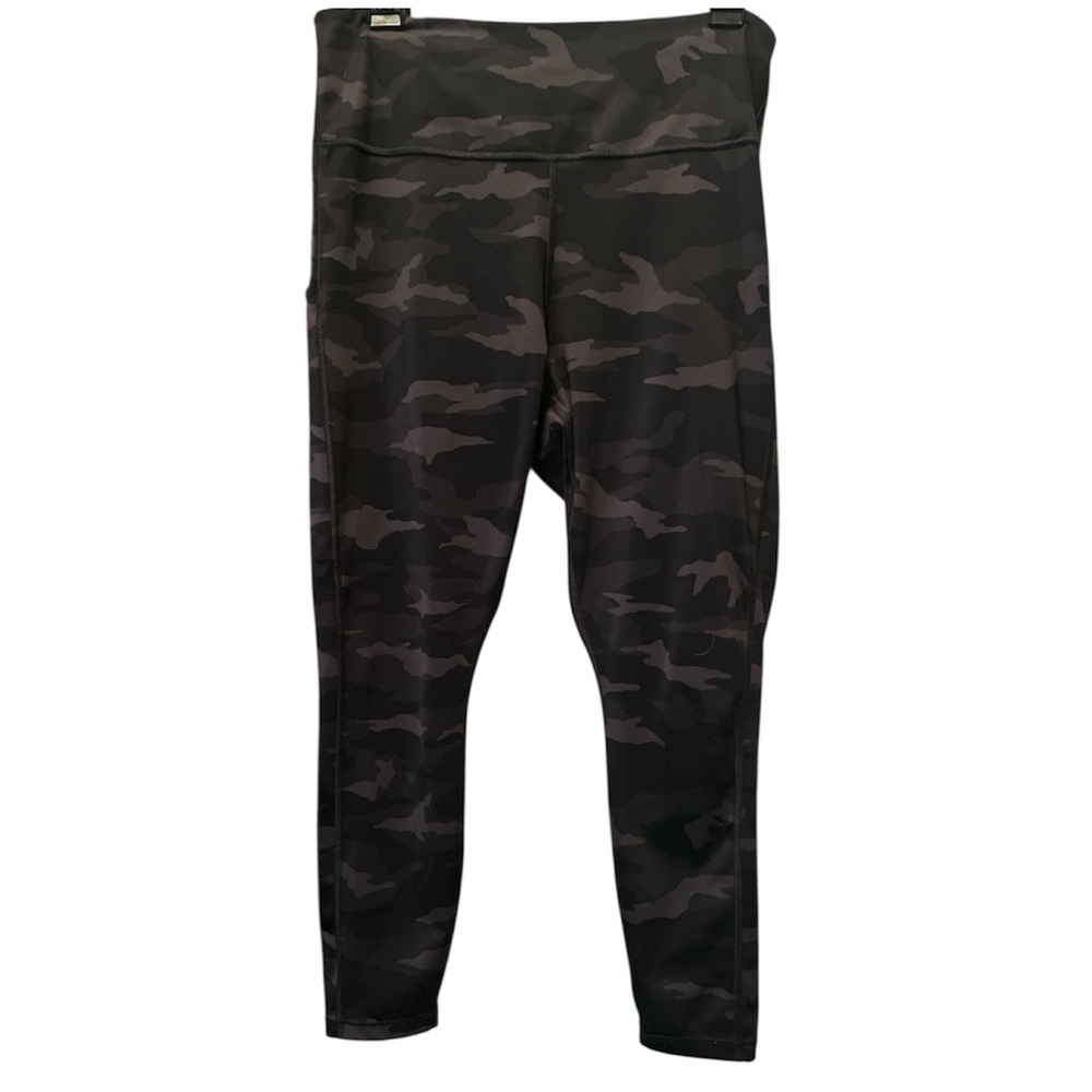 Athleta ultimate camo 7/8 stash pocket
